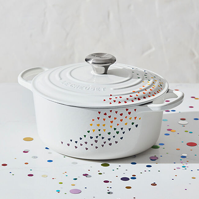 Le Creuset Cast Iron Signature Round Casserole 24cm Loving image number 6